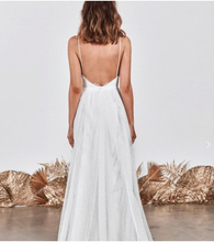 Laden Sie das Bild in den Galerie-Viewer, V Neck Wedding Dresses Bridal Gown Tulle Slit Side