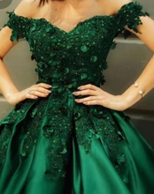 Laden Sie das Bild in den Galerie-Viewer, Off Shoulder Green Prom Dresses Princess Gown with Lace Appliques