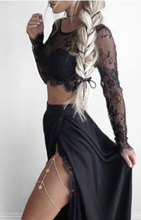 Laden Sie das Bild in den Galerie-Viewer, Two Piece Black Prom Dresses Slit Side with Sleeves