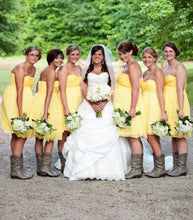 Laden Sie das Bild in den Galerie-Viewer, Countryside Sweetheart Short Yellow Bridesmaid Dresses under 100