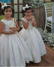 Load image into Gallery viewer, Floor Length Flower Girl Dresses with Flowers