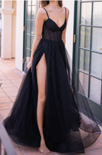 Laden Sie das Bild in den Galerie-Viewer, Spaghetti Straps Black Prom Dresses Slit Side with Corset