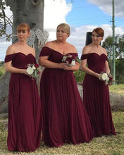 Laden Sie das Bild in den Galerie-Viewer, Off the Shouler Plus Size Burgundy Bridesmaid Dresses