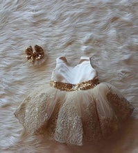 Load image into Gallery viewer, Knee Length Champage Flower Girl Dresses with Appliques Bowknot