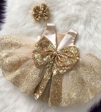 Load image into Gallery viewer, Knee Length Champage Flower Girl Dresses with Appliques Bowknot