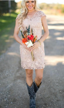 Laden Sie das Bild in den Galerie-Viewer, Country Short Bridesmaid Dresses Lace