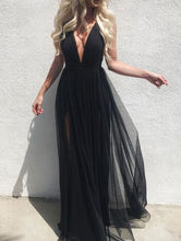 Laden Sie das Bild in den Galerie-Viewer, Sexy Spaghetti Straps Cut Low Black Split Prom Dresses