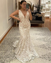 Laden Sie das Bild in den Galerie-Viewer, V Neck Wedding Dresses Bridal Gown Mermaid