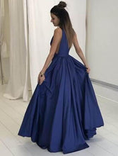 Laden Sie das Bild in den Galerie-Viewer, Deep V Neck Dark Royal Blue Prom Dresses with Pockets