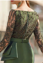 Laden Sie das Bild in den Galerie-Viewer, Sheath Lace Olive Green Mother of the Bride Dresses with Sleeves
