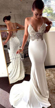 Laden Sie das Bild in den Galerie-Viewer, Sexy Criss Cross Mermaid Long Prom Dresses with Appliques Lace