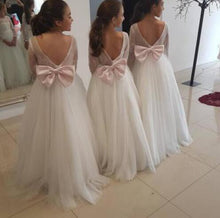 Laden Sie das Bild in den Galerie-Viewer, V Back Tulle Flower Girl Dresses with Bowknot for Wedding