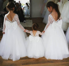 Cargar imagen en el visor de la galería, V Back Tulle Flower Girl Dresses with Bowknot for Wedding