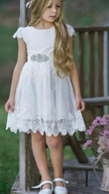 Charger l&#39;image dans la galerie, Knee Length Flower Girl Dresses with Rhinestone on Waist