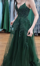 Laden Sie das Bild in den Galerie-Viewer, Forest Green Prom Dresses with Lace Appliques