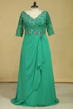 Carica l&#39;immagine nel visualizzatore di Gallery, Plus Size Green Mother of the Bride Dresses with Beading