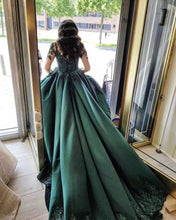 Laden Sie das Bild in den Galerie-Viewer, Dark Green Prom Dresses Princess Gown with Sleeves