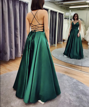 Laden Sie das Bild in den Galerie-Viewer, Spaghetti Straps Prom Dresses Green Criss Cross