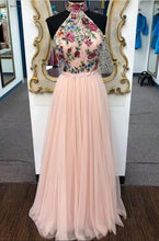 画像をギャラリービューアに読み込む, High Neck Prom Dresses with Embroidery