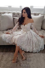 Laden Sie das Bild in den Galerie-Viewer, Knee Length Lace Wedding Dresses Bridal Gown