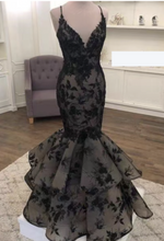 Laden Sie das Bild in den Galerie-Viewer, Straps Black Lace Mermaid Prom Dresses