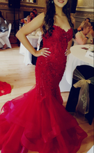 Laden Sie das Bild in den Galerie-Viewer, Mermaid Red Prom Dresses with Beading