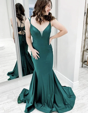 Laden Sie das Bild in den Galerie-Viewer, V Neck Prom Dresses Criss Cross