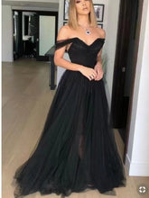 Cargar imagen en el visor de la galería, Off Shoulder Black Prom Dresses with Appliques