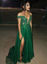 Laden Sie das Bild in den Galerie-Viewer, Off Shoulder Green Prom Dresses with Lace Slit Side