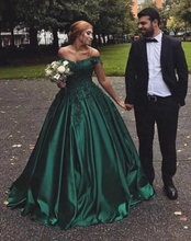 Laden Sie das Bild in den Galerie-Viewer, Off Shoulder Prom Dresses Dark Green with Appliques Lace