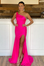 Charger l&#39;image dans la galerie, One Shoulder Fuchsia Prom Dresses High Slit