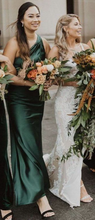 Laden Sie das Bild in den Galerie-Viewer, One Shoulder Green Bridesmaid Dresses Long