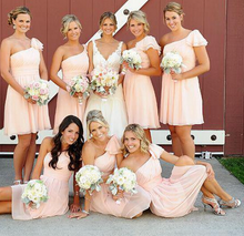 Laden Sie das Bild in den Galerie-Viewer, Pale Pink Short Bridesmaid Dresses