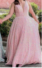 Laden Sie das Bild in den Galerie-Viewer, Plus Size Prom Dresses V Neck Sequin