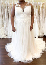 Laden Sie das Bild in den Galerie-Viewer, Plus Size Bridal Gown Wedding Dresses Illusion Neck