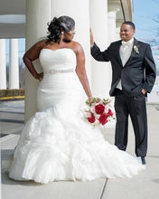 Load image into Gallery viewer, Plus Size Wedding Dresses Bridal Gown Sweetheart with Rhinestones PBD801