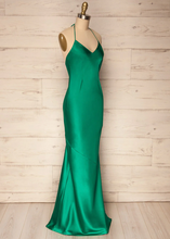 Load image into Gallery viewer, Sheath Green Prom Dresses Floor Length Criss Cross