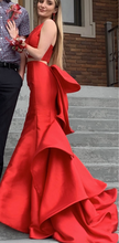 Laden Sie das Bild in den Galerie-Viewer, Two Piece Red Prom Dresses Mermaid with Big Bowknot