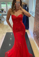 Laden Sie das Bild in den Galerie-Viewer, Sweetheart Red Prom Dresses Mermaid with Lace Appliques