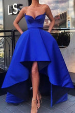 Laden Sie das Bild in den Galerie-Viewer, Hi Low Royal Blue Prom Dresses