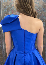 Laden Sie das Bild in den Galerie-Viewer, One Shoulder Royal Blue Prom Dresses Evening Gown with Bowknot