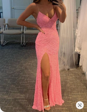 Laden Sie das Bild in den Galerie-Viewer, V Neck Slit Prom Dresses