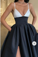 Carica l&#39;immagine nel visualizzatore di Gallery, Spaghetti Straps Prom Dresses with Pockets Slit Side