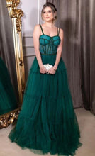 Laden Sie das Bild in den Galerie-Viewer, Spaghetti Straps Prom Dresses Dark Green with Corset