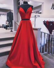 Laden Sie das Bild in den Galerie-Viewer, Spaghetti Straps Prom Dresses Red with Pockets