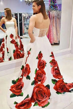 Carica l&#39;immagine nel visualizzatore di Gallery, Strapless Prom Dresses Floral Criss Cross