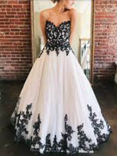 Laden Sie das Bild in den Galerie-Viewer, Sparkly Sweetheart Wedding Dresses Bridal Gown with Black Lace