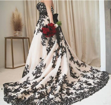 Load image into Gallery viewer, Sweetheart Wedding Dresses Bridal Gown with Black Lace