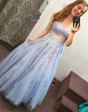 Load image into Gallery viewer, Elegant Sweetheart Tulle Long Prom Dresses with Appliques