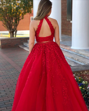 Charger l&#39;image dans la galerie, Two Piece Prom Dresses Red High Neck with Appliques Lace